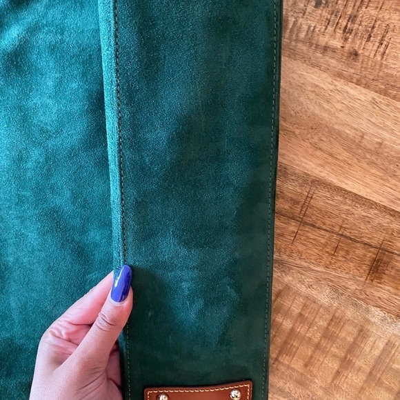 Dooney & Bourke XLarge Green Suede Courtney Sac - Picture 7 of 8